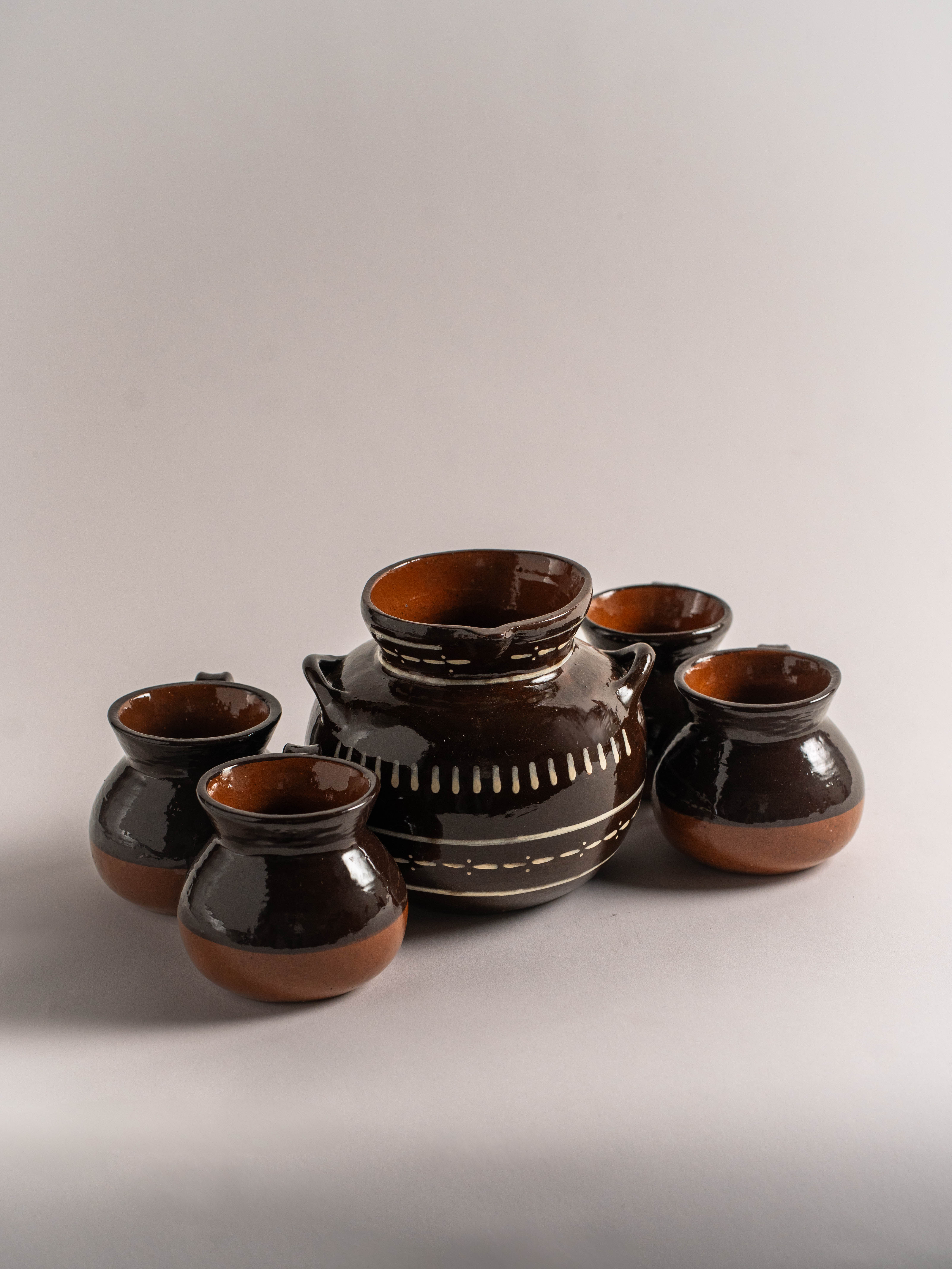 Olla de Barro With Red Clay Jarritos Set