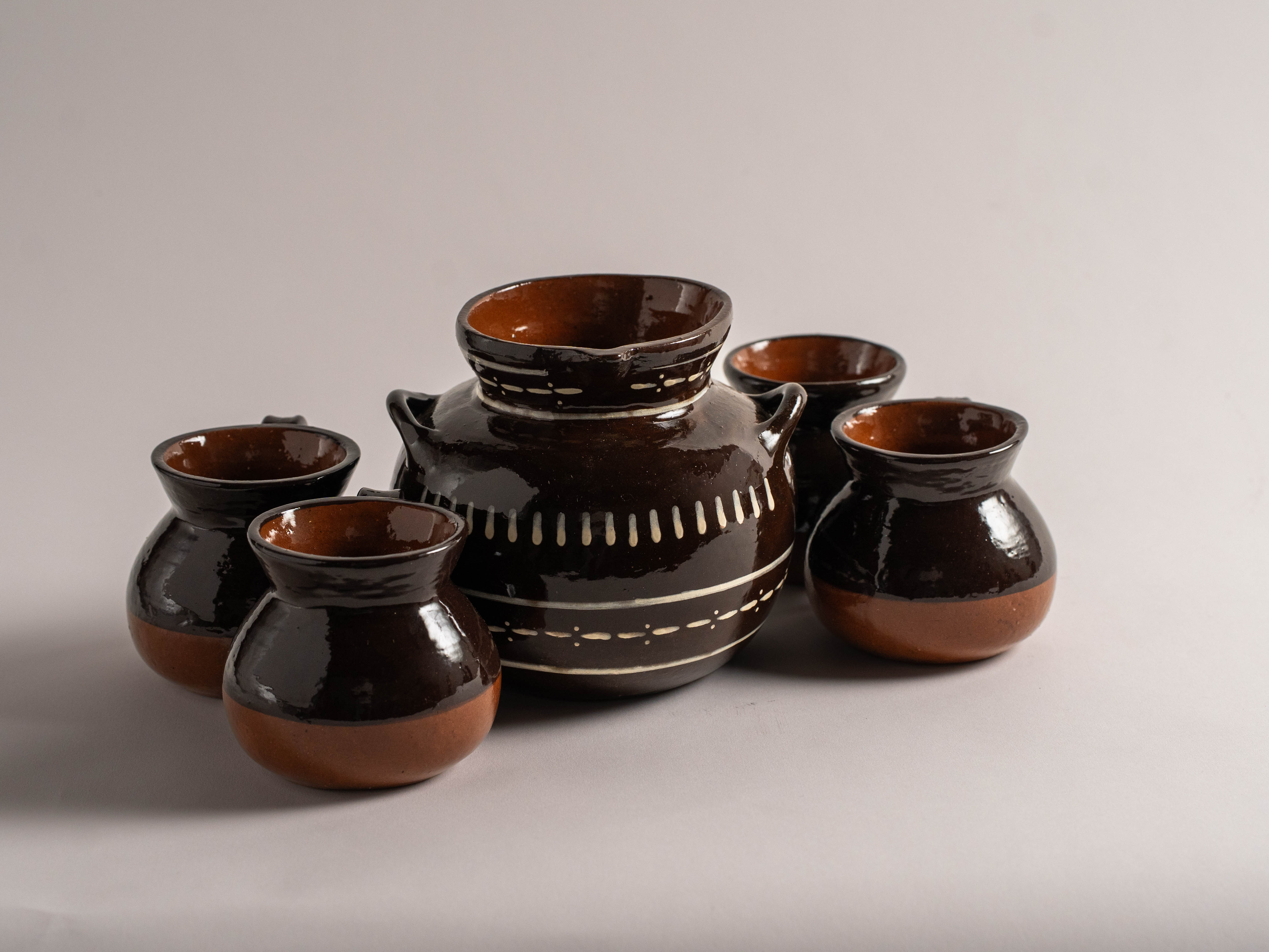 Olla de Barro With Red Clay Jarritos Set