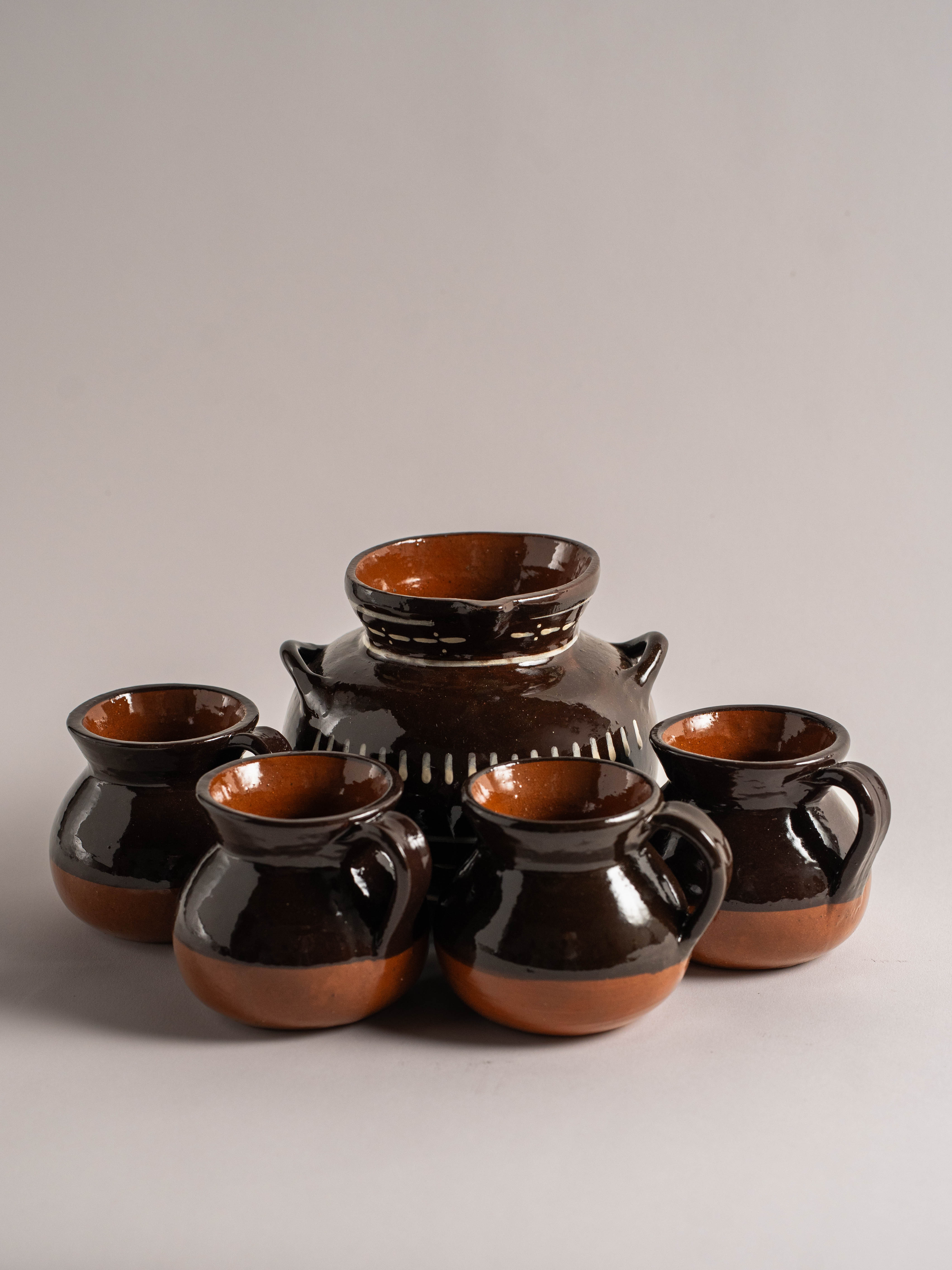 Olla de Barro With Red Clay Jarritos Set